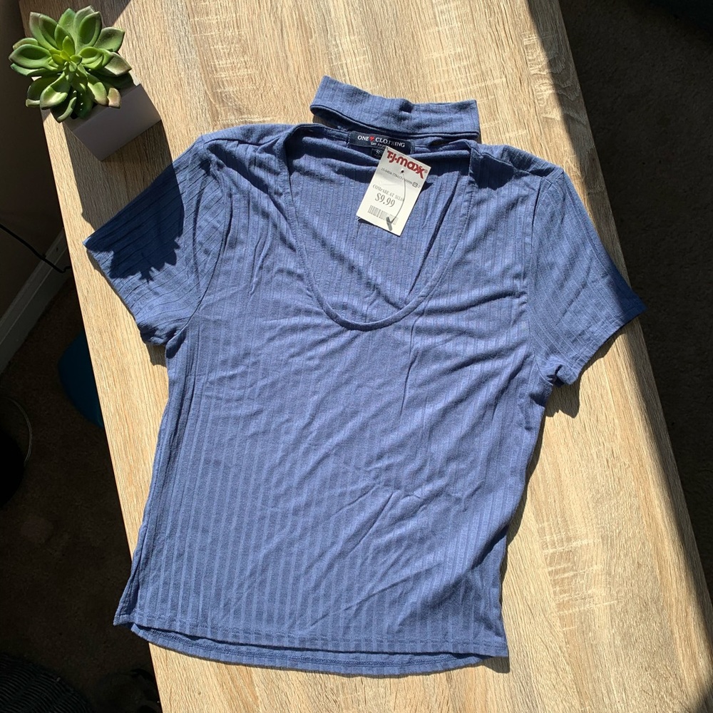 Low cut choker ribbed shirt